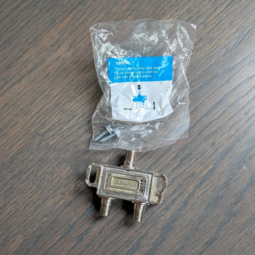 Extreme Broadband Cable Splitter – Dual Output for Seamless Signal Boost